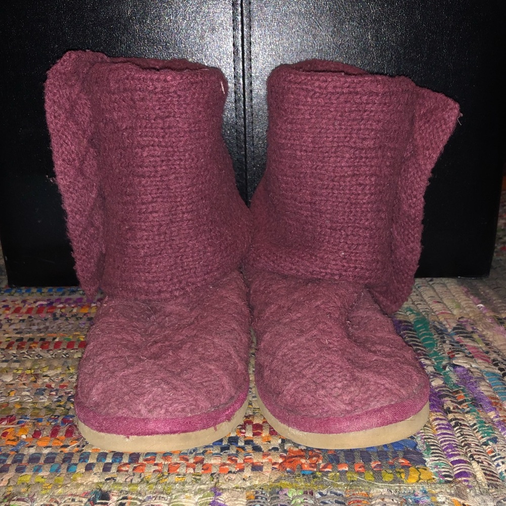 Cranberry sweater uggs